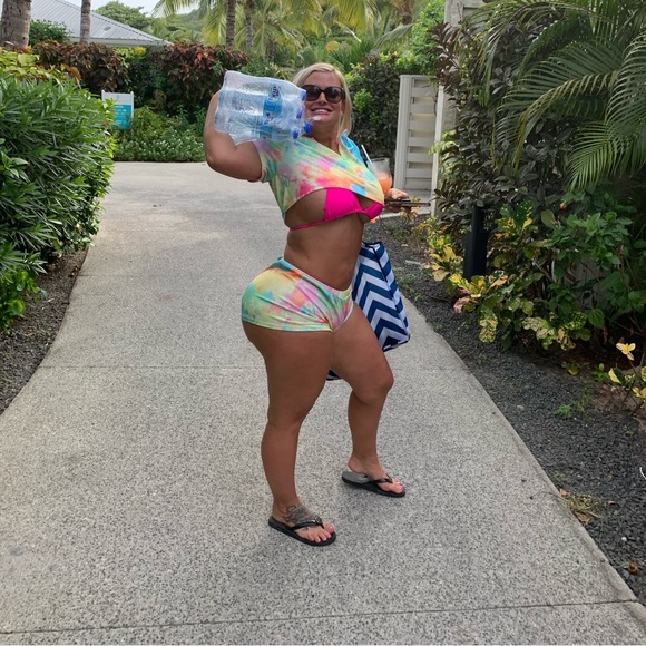 Two piece short set - Picture 2 of 5